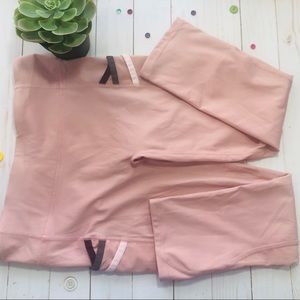 Small NWT Fabletics Trinity Mid-Rise Crop Legging